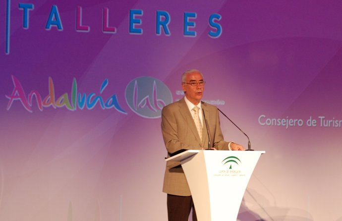 El Consejero De Turismo, Comercio Y Deporte, Luciano Alonso