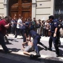 Actuación Policial En Valencia Con 'Indignados' Que Protestaban Ante Las Corts