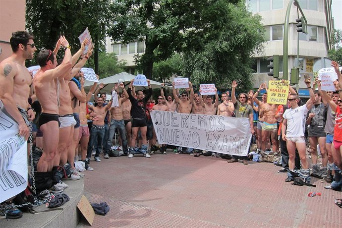 Manifestación De Los Opositores A Bomberos De La Comunidad