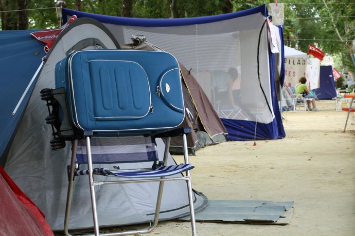 Acampada De Prejubilados Por ERE En San Telmo