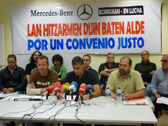 Portavoces Del Comité De Empresa De Mercedes Benz-Vitoria.