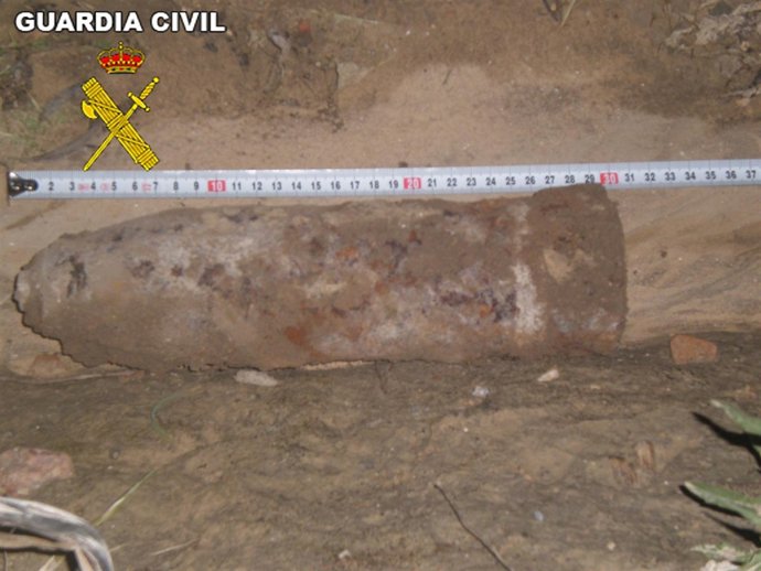 Proyectil De La Guerra Civil Encontrado En Lopera (Jaén).