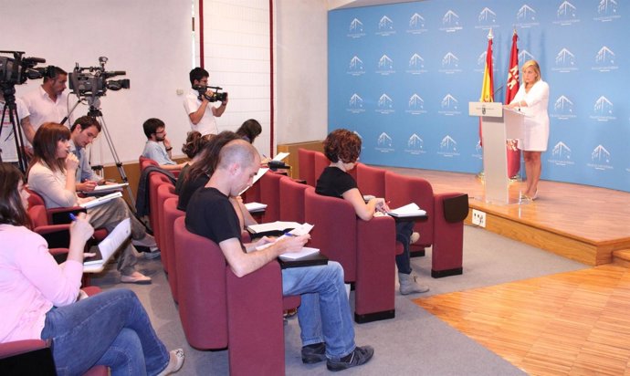 María Pedro Reverte, Durante La Rueda De Prensa