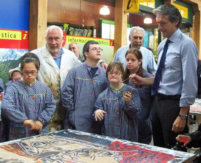 Taller De Pintura De Jesús Soler Con Los Niños De La Fundación Síndrome De Down