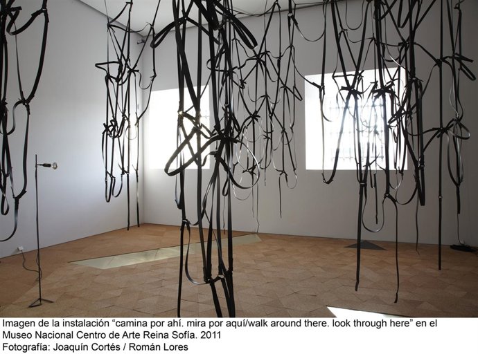 'Camina Por Ahí, Mira Por Aquí'