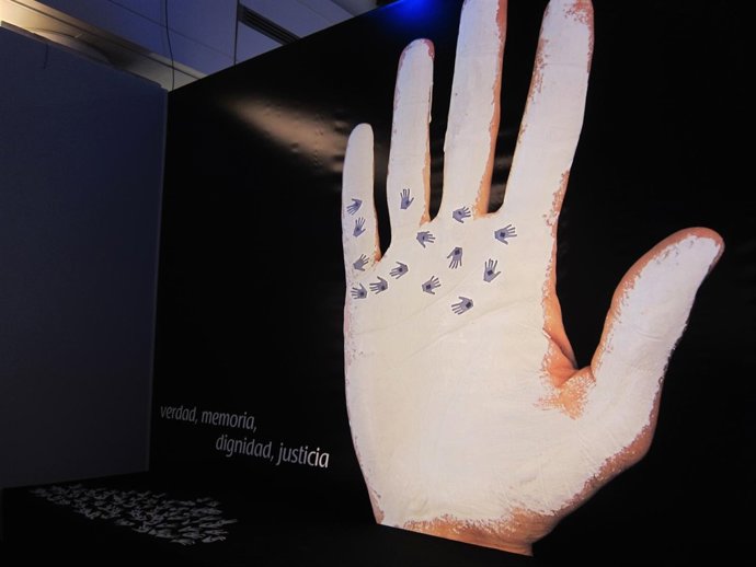 Cartel Del Congreso De La AVT Por Su 30 Aniversario