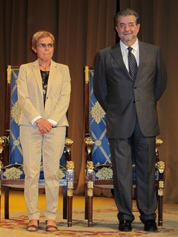 Los Premiados Con La Medalla De Oro, Rosa Colorado Y José Antonio Pascual,