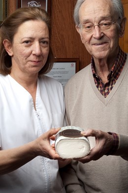 Rafel Y Paloma Báez, Con El Queso Monte Enebro.