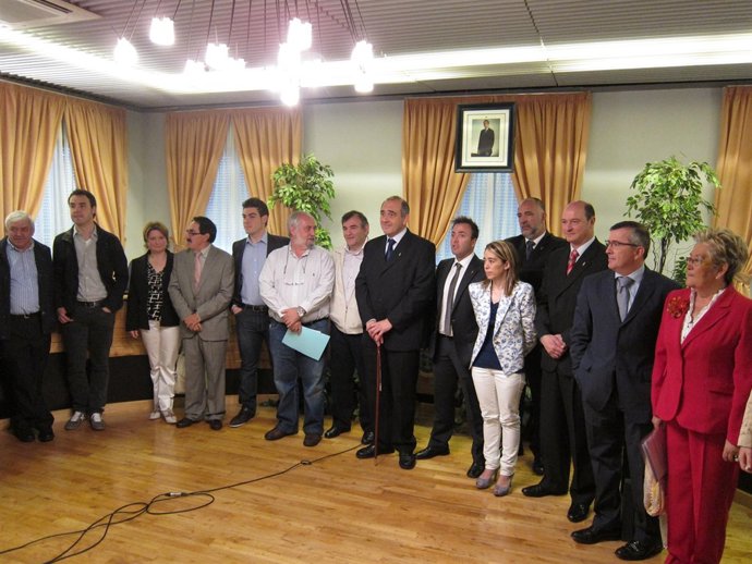 José Antonio Mendive, Con La Vara De Mando, Reelegido Alcalde De Barañáin.