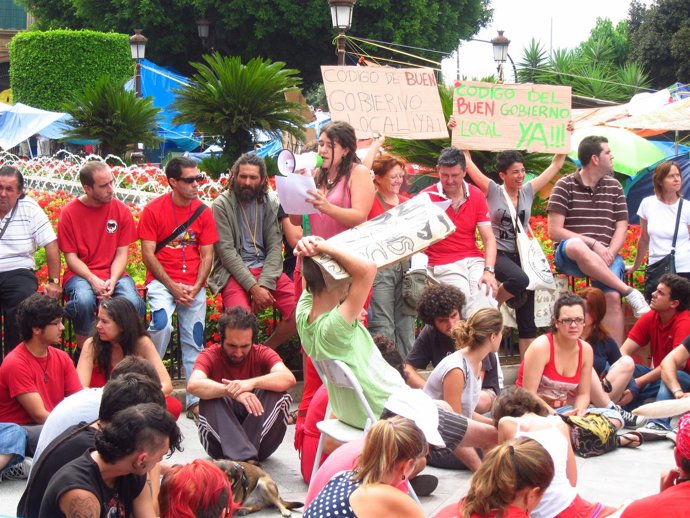 Indignados En La Plaza De La Glorieta De Murcia