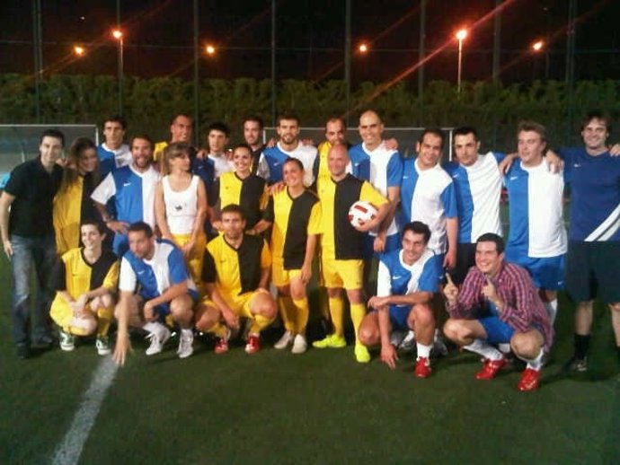 Gerard Piqué Convoca Un Partido De Fútbol Con Su Amigo 'El De Cuadros'