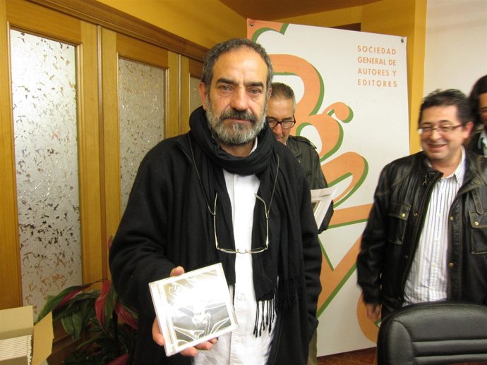 Chus Pedro, Tras La Presentación. Detrás, Sonriente, Gabino Antuña. 