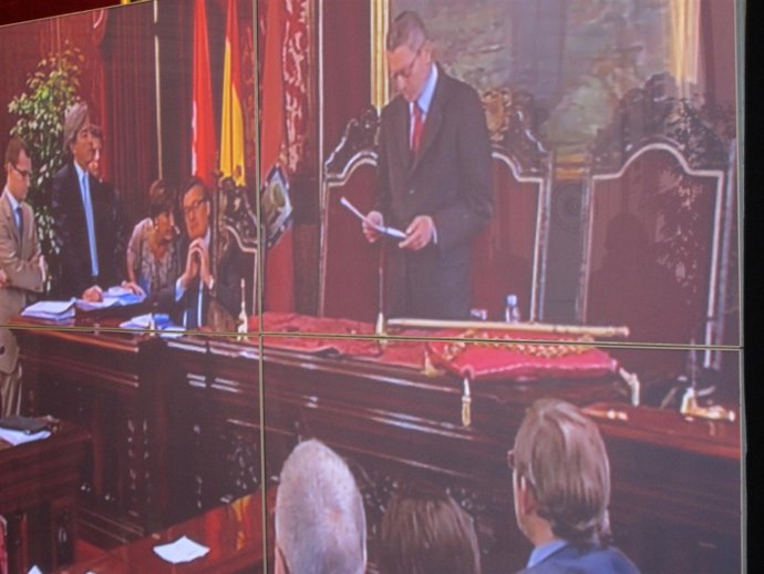 Gallardón Durante El Pleno De Investidura