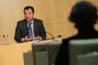 Cobo reconoce que los próximos cuatro años serán "difíciles" y que la prioridad del PP será la generación de empleo