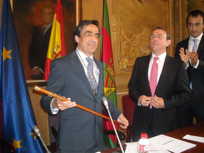 Ildefonso Calderón Asume La Alcaldía De Torrelavega