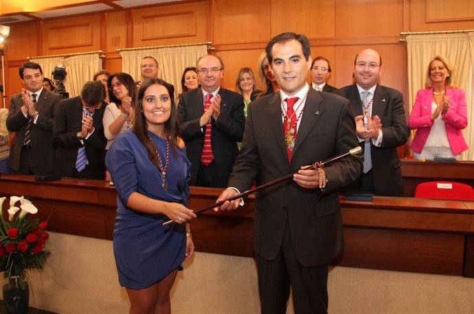 Beatriz Jurado Entrega El Bastón De Mando A José Antonio Nieto