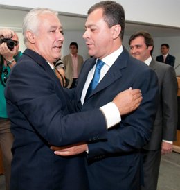 Javier Arenas Felicita A José Luis Sanz En Su Toma De Posesión Como Alcalde