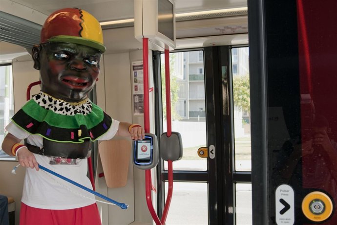 Cabezudo En El Tranvía