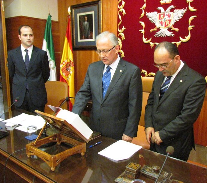 El Alcalde De Alhaurín El Grande, Juan Martín Serón, Jura El Cargo