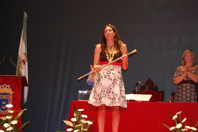 La Alcaldesa De Valverde Del Camino, Loles López, Tras Su Toma De Posesión.