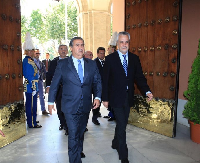 Zoido Y Griñán A La Entrada Del Ayuntamiento De Sevilla