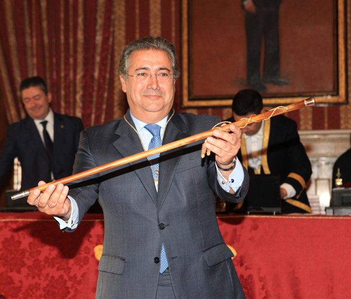 Zoido Con El Bastón De Alcalde