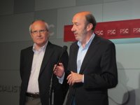 Rubalcaba garantiza que el PSOE no interferirá en el debate precongresual del PSC