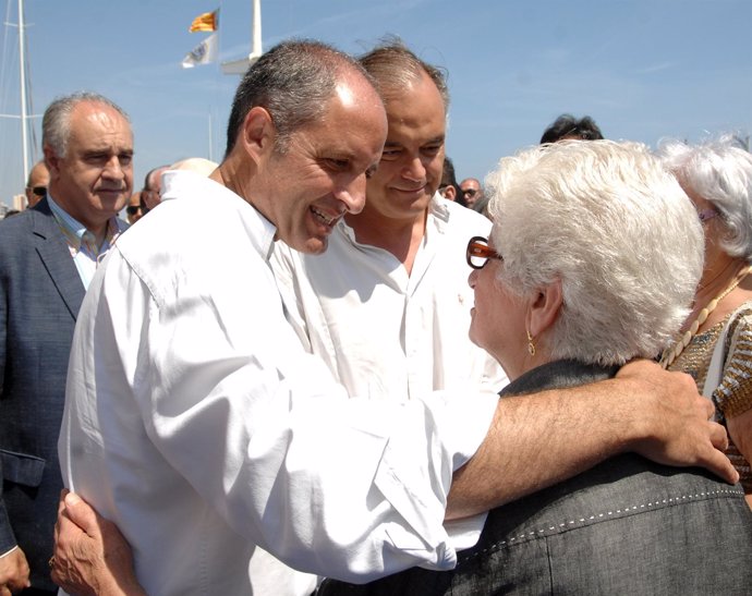 Camps, Con González Pons Y La Madre De Gregorio Ordóñez En Un Acto En Gandia