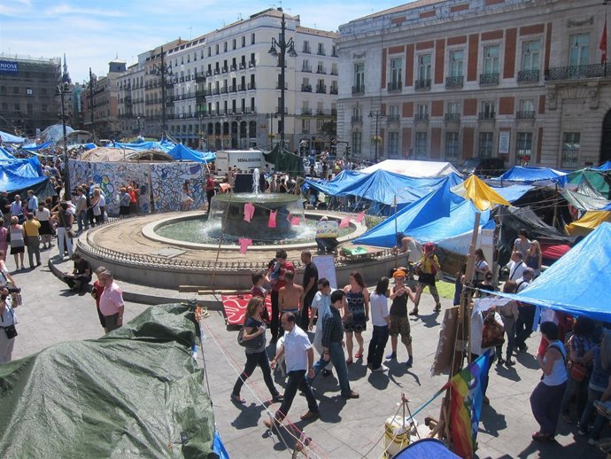 Los Indignados Levantan El Campamento De Sol