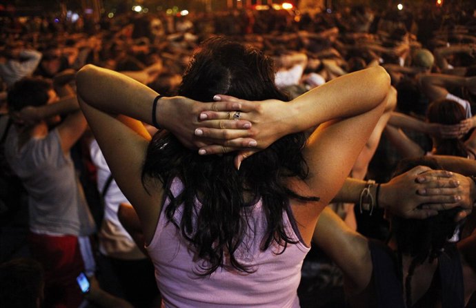 Sentada De Los Indignados En El Congreso, 15-M