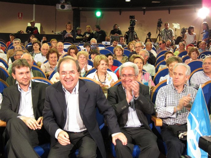 Aparicio (2D), Junto A Herrera (2I) Y Lacalle (I), En Burgos.