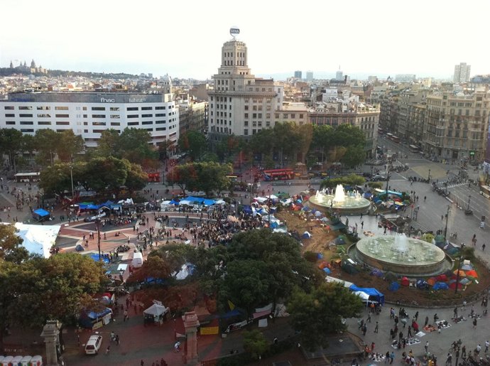 Acampada De Los Indignados De La Plaza Catalunya