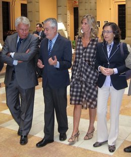 Felipe González, Junto A José Antonio Griñán, Cristina Garmendia Y Rosa Aguilar