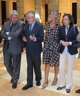 Felipe González, Junto A José Antonio Griñán, Cristina Garmendia Y Rosa Aguilar