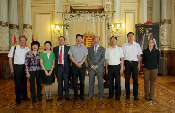 El Alcalde Recibe A La Delegación China