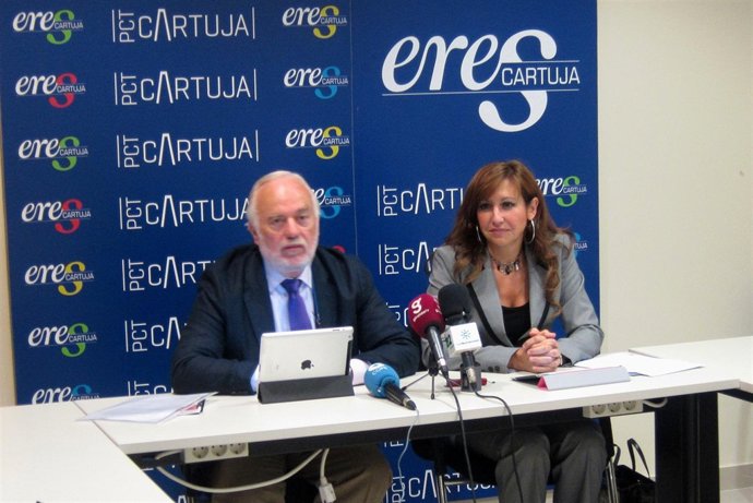 Pérez Saldaña Y Manzanares Durante La Presentación