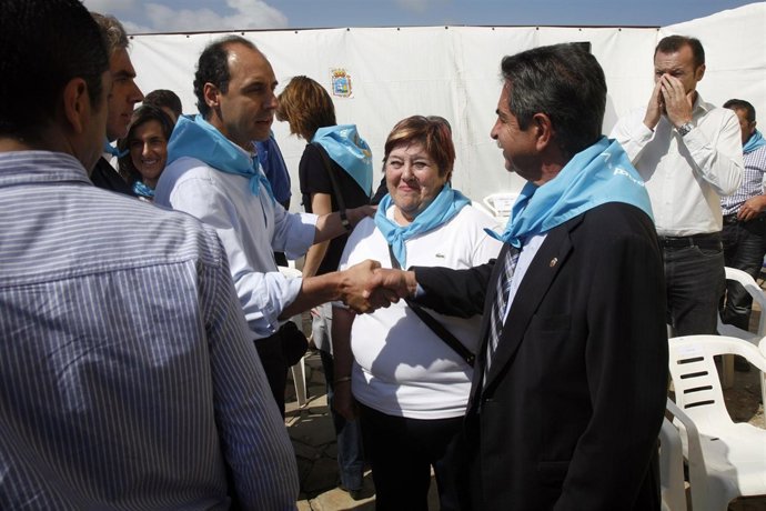 Diego Y Revilla Se Dan La Mano En La Virgen Del Mar