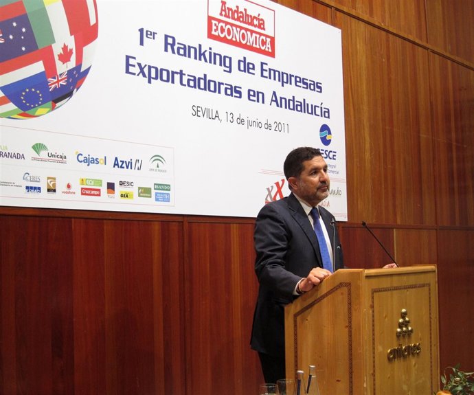 El Presidente De Extenda, Gaspar Llanes, Hoy En El Club Antares.