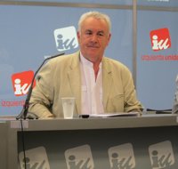 Cayo Lara aboga por abrir expedientes informativos en los casos de apoyos locales al PP para conocer cada caso