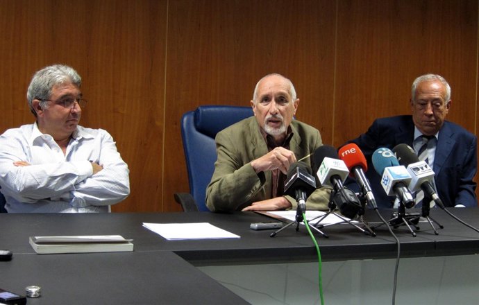 El Fiscal Jefe De Málaga, Antonio Morales, Junto A Otros Dos Fiscales