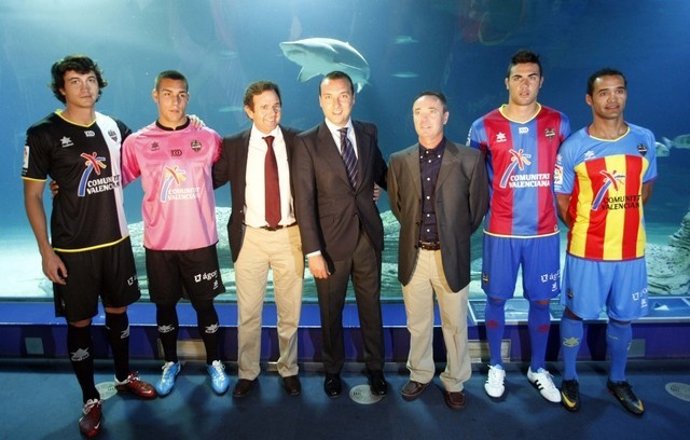 La Equipaciones Del Levante Para La Temporada 2011-2012