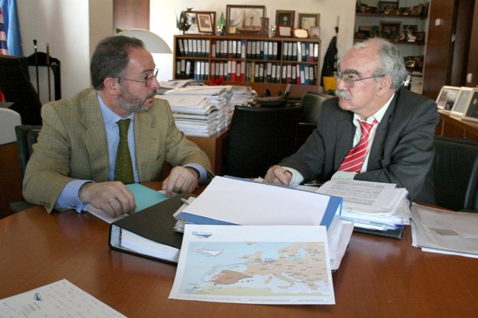 Millán Con El Representante De La Naviera Holandesa MEL Shipping.