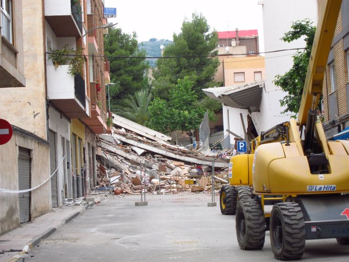 Imagen De Una Vivienda En Lorca Derribada Tras El Terremoto