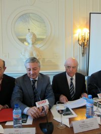 Blanco reconoce que el Gobierno "podría haber hecho algo más" para evitar la burbuja inmobiliaria