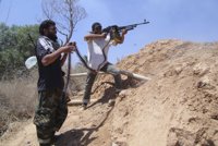 Las tropas de Gadafi bombardean territorio de Túnez sin causar daños