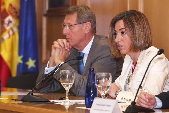  Chacón Y El Embajador Holandés En El CESEDEN