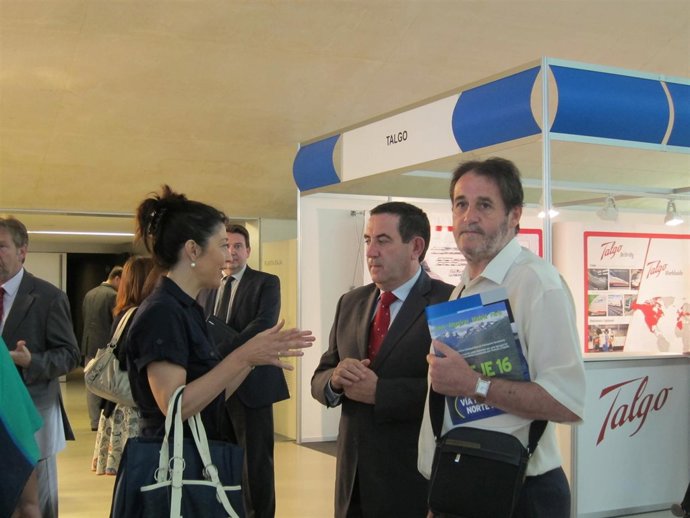 El Consejero De Obras Públicas Del Gobierno De Aragón Durante La Inauguración