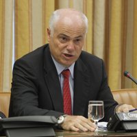 Campa ve una decisión "privada" de cada caja cuándo sale a Bolsa