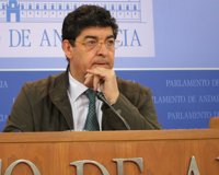 Valderas (IU-Andalucía) apuesta por "dejar pasar a Vara pero dando mucho la vara" en Extremadura