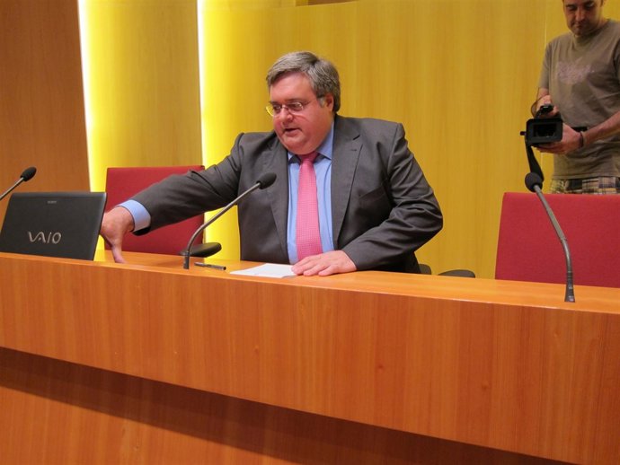 El Portavoz Socialista En Bilbao, Txema Oleaga.